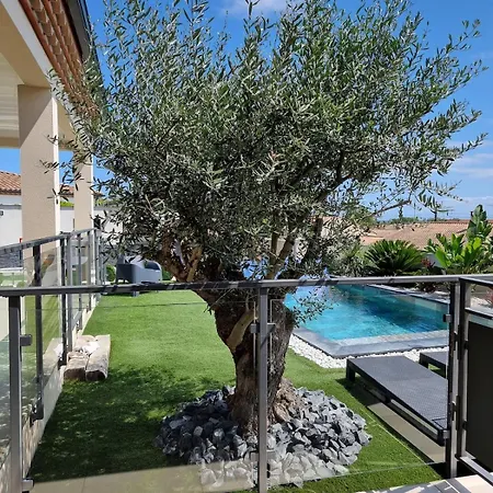 Villa Aurélia - Piscine - 10 Personnes- 10 Mn Des Plages Cers